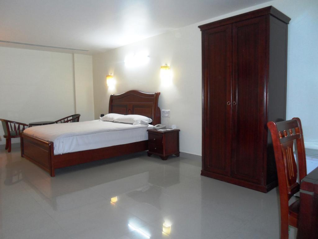 Psr Hotel Tirupati Ngoại thất bức ảnh
