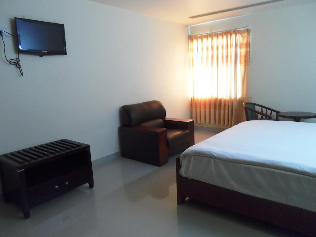 Psr Hotel Tirupati Ngoại thất bức ảnh