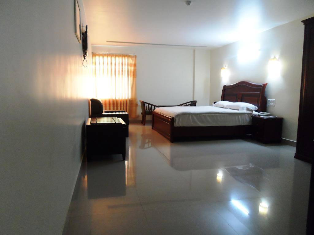 Psr Hotel Tirupati Ngoại thất bức ảnh